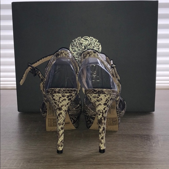 Vince Camuto Snakeskin pumps - Picture 4 of 4